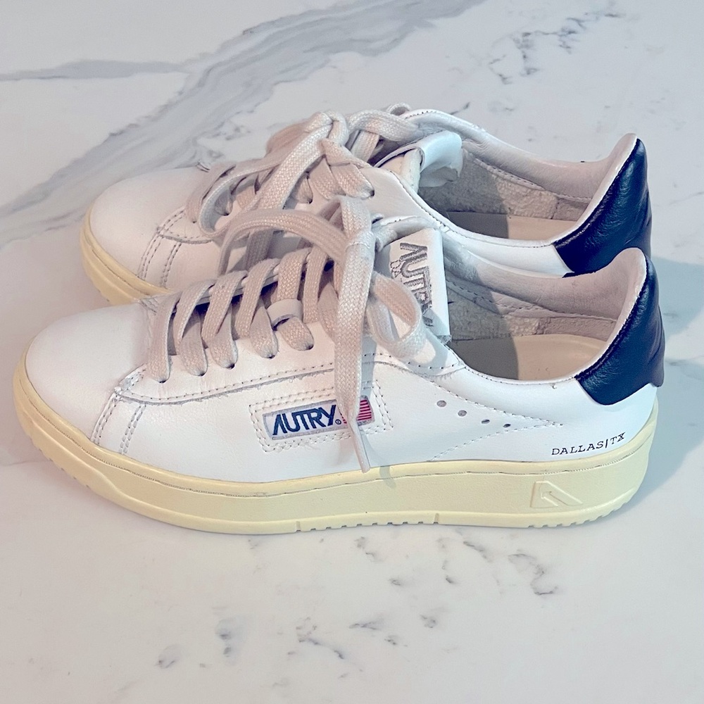 AUTRY SNEAKERS WOMAN
DALLAS LOW SNEAKERS IN WHITE AND SPACE LEATHER